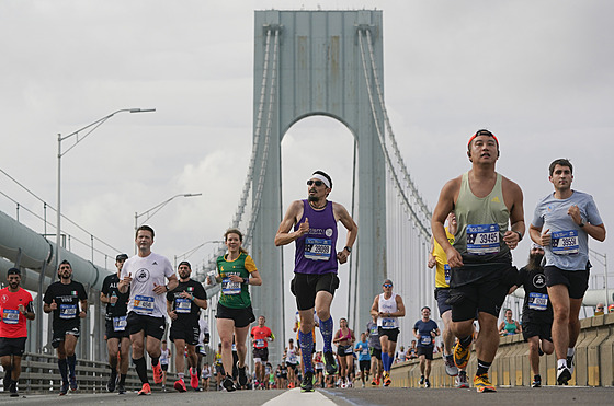 Verrazzano-Narrows Bridge neodmyslitelnì patøí k trati Newyorského maratonu.