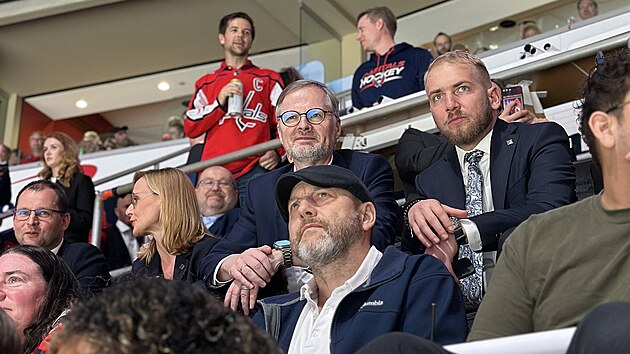 Èeský premiér Petr Fiala na hokejovém zápase Washington Capitals proti Boston Bruins. (16.dubna 2024)
