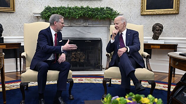 Èeský premiér Petr Fiala se v Bílém domì setkal s americkým prezidentem Joem Bidenem. (15.dubna 2024)