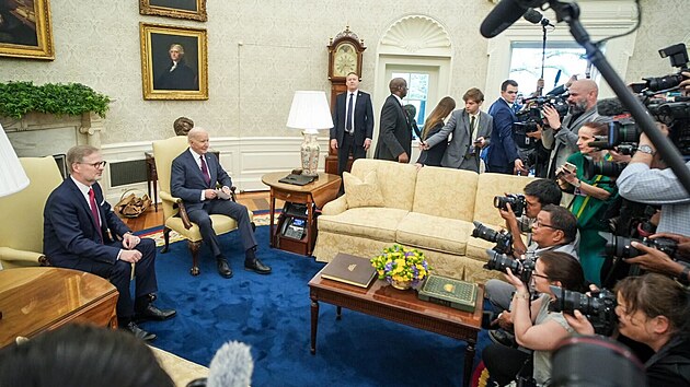 Premiér Petr Fiala v pondìlí jednal s americkým prezidentem Joem Bidenem v Oválné pracovnì. (15. dubna 2024)
