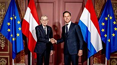 Nizozemský premiér Mark Rutte pøijímá rakouského prezidenta Alexandera van der...