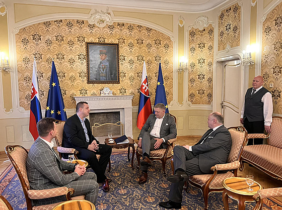 Setkání šéfa PRO Jindøicha Rajchla a slovenského premiéra Roberta Fica.