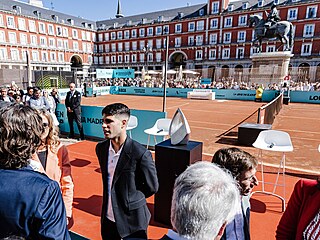 Carlos Alcaraz pøi prezentaci tenisového turnaje v Madridu.