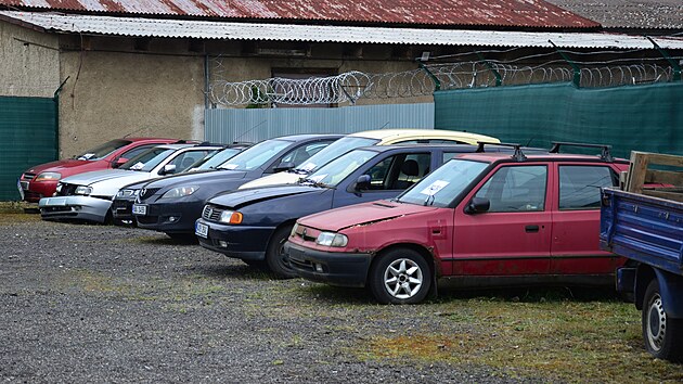 První dražba odstavených vozidel se konala na odtahovém parkovišti v karlovarských Tuhnicích. (23.4.2024)