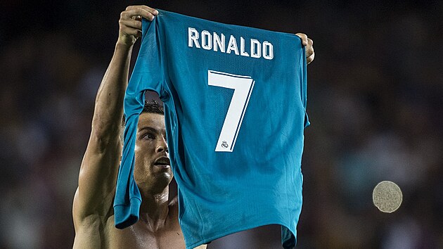 Cristiano Ronaldo posílá Real Madrid do vedení nad Barcelonou a oslavou...