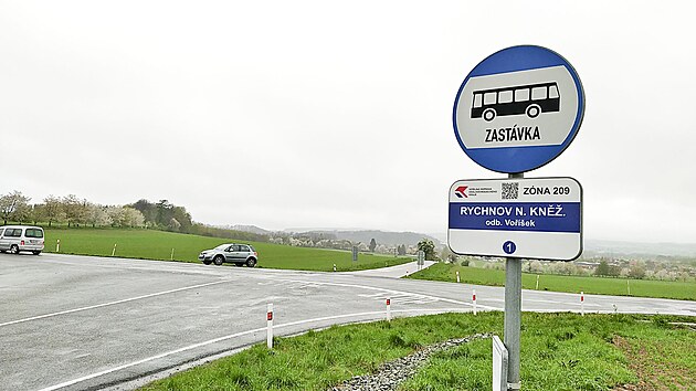 Køižovatka U Voøíšku na Rychnovsku, kde se odboèuje na Tøebešov a Lokot a dál do Rychnova nad Knìžnou.