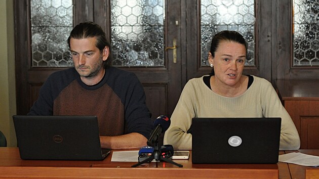 Tisková konference LOL, na snímku Jindøich Felcman a Zuzana Kocumová (22. dubna 2024)