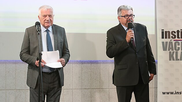 Exprezident Václav Klaus zkritizoval dvacet let Èeska v Evropské unie a pøedstavil také svou knihu O Evropì. Znovu se také po dvaceti letech vydá na horu Blaník.