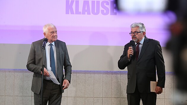 Exprezident Václav Klaus zkritizoval dvacet let Èeska v Evropské unie a pøedstavil také svou knihu O Evropì. Znovu se také po dvaceti letech vydá na horu Blaník.