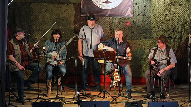Bluegrassová kapela Pražce je na scénì už více než padesát let. Václav Køíž hrající na mandolínu patøí k jejím zakládajícím èlenùm.