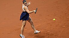 Ukrajinská tenistka Marta Kosuková v zápase s Markétou Vondroušovou v...