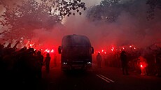 Atmosféra pøed zápasem Barcelony s PSG (16. dubna 2024)