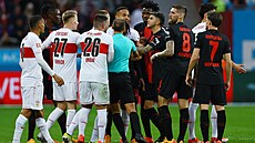Fotbalisté Bayeru Leverkusen a Stuttgartu v roztržce bìhem vzájemného utkání