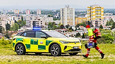 Zdravotnická záchranná služba Kralovéhradeckého kraje využívá nový elektromobil...