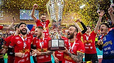 Hráèi Budìjovic oslavují vítìzství ve finále play off extraligy.