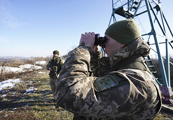 Ukrajinští pohranièníci hlídkují na hranicích s Moldavskem. (30. ledna 2024)