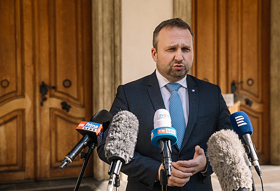 Ministr práce a sociálních vìcí Marian Jureèka po jednání o dùchodové reformì s...