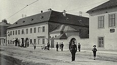 Pohled na dnešní brnìnskou ulici Køenovou v roce 1909. Právì v Køenové stál...