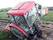 Srážka traktoru s vlakem u Sovìtic na Hradecku (14.5.2024).