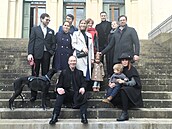 Rodina Silva-Tarouca. Hrabì Johannes Kraus Silva-Tarouca s pøíbuznými na zámku...
