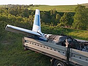 Pøi pádu dvoumístného letadla Skyleader 600 v pondìlí 13. kvìtna v katastru...