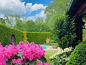 Zahrada v Podještìdí vznikala 15 let, dnes si rodina užívá nádhernou pøírodu...