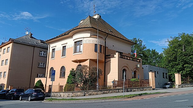 Vilu rodu Šupichù v dnešní Nádražní ulici postavil roku 1909 významný èeský architekt a stavitel Prokop Šupich. Jen o rok pozdìji pøevzal v té dobì slavnou a zavedenou firmu po svém otci Josefu Šupichovi. Prokop Šupich byl v letech 1922 až 1927 starostou Nìmeckého (dnes Havlíèkova) Brodu. Nìkolik posledních desetiletí ve vile sídlí obvodní oddìlení policie. Interiéry proto doznaly výrazných zmìn.