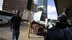 Zimbabwe zavedlo šestou mìnu za posledních 15 let. Zlatem krytý ZiG má nahradit...