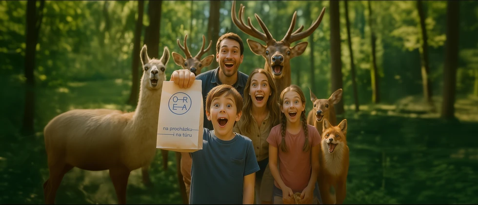 mktorea_A_happy_family_holds_up_an_open_white_paper_bag_with_th_770830bf-111a-4b95-946a-4d549918d8c0