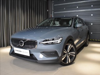 Volvo V60 2,0 B4 AWD Core BEZKLÃÄŒ