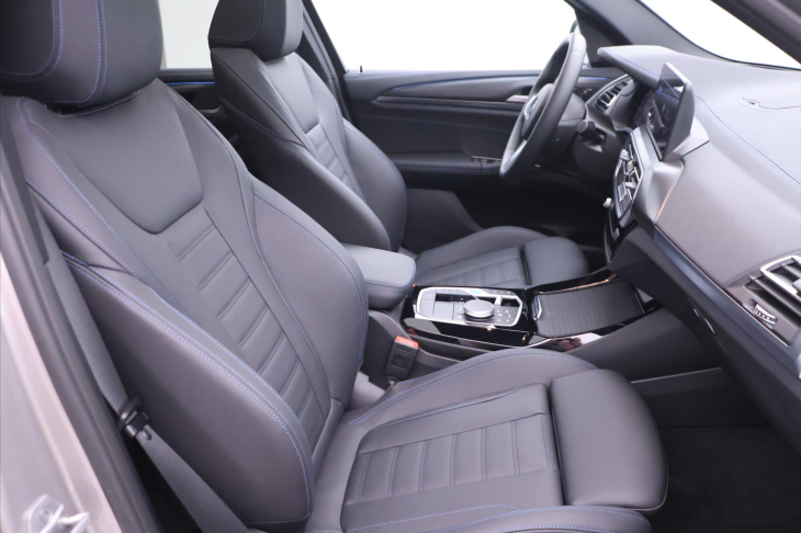 BMW iX3 210kW M Sport Nový vůz