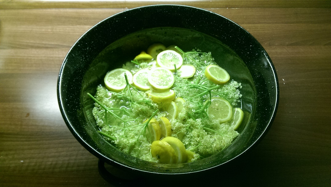 Domácí bezový sirup nabízí skvělé osvěžení